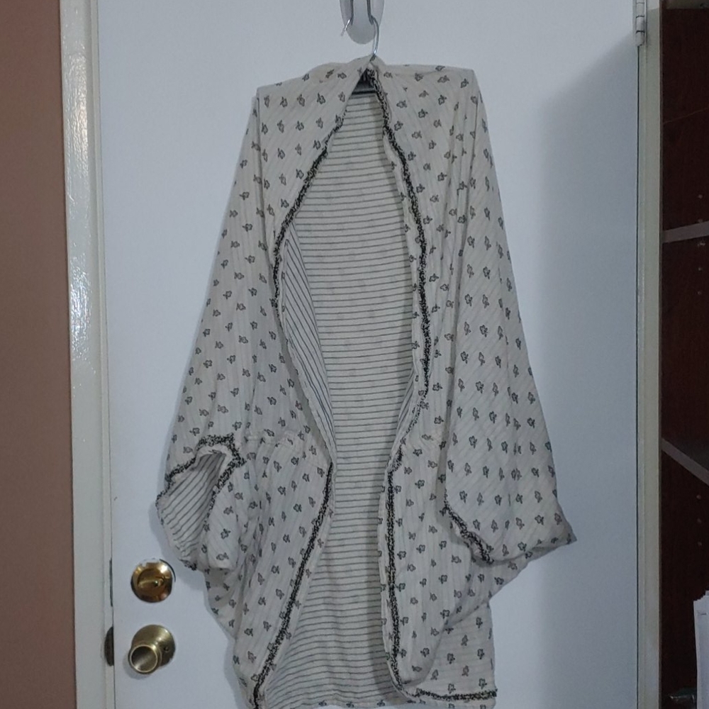 Boutique brand lovestitch cotton wrap with sleeves